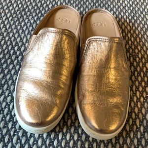 GUC UGG Leather Slip Ons Size 7 rose gold metallic